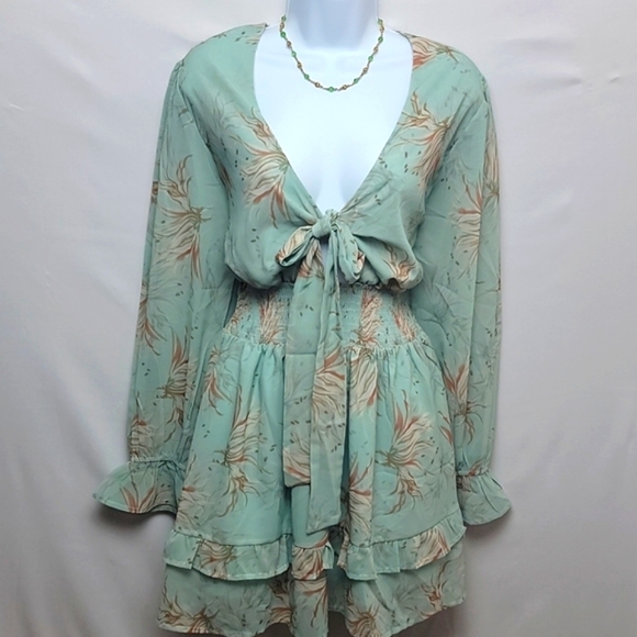 Women V-NECK Chiffon Print Self Tie Knot Front Dress - Picture 4 of 9